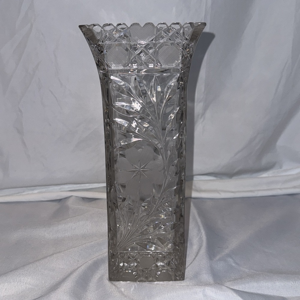 Antique MCKEE Floral Crystal Heavy Glass Vase with Etched Flowers and Leaves - Picture 3 of 8